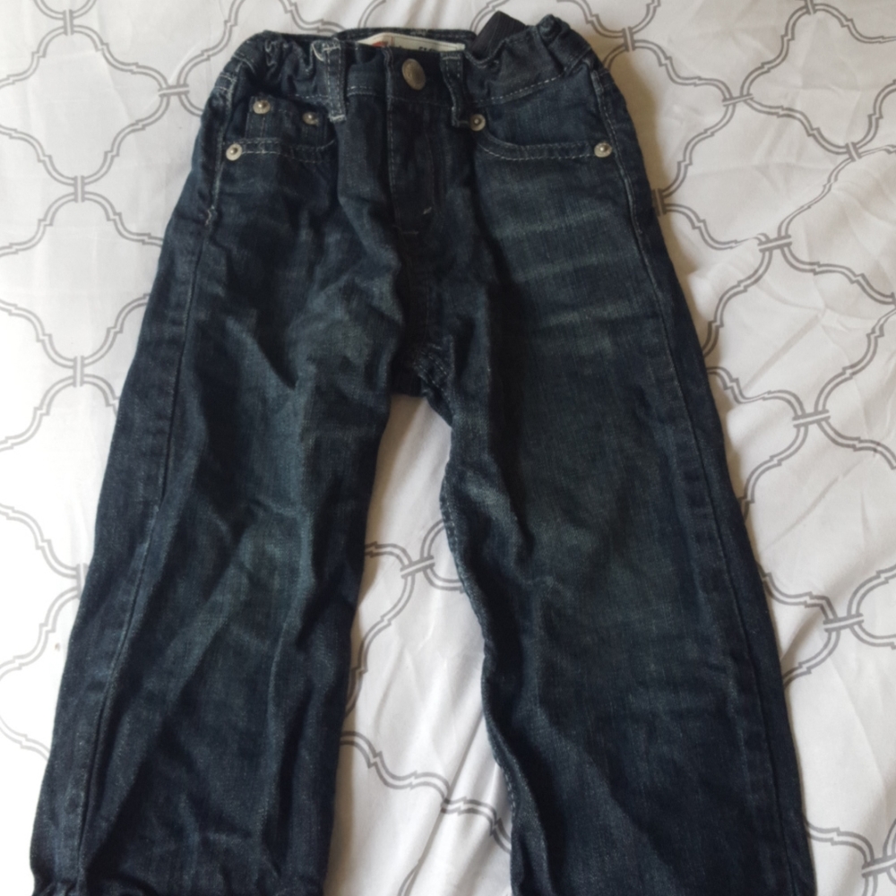 Great condition barely worn levis noys